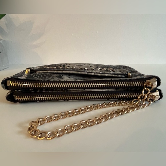 Bebe Lottie Black Snake Print Textured Fx Leather Double Zip Entry Clutch - Picture 14 of 15